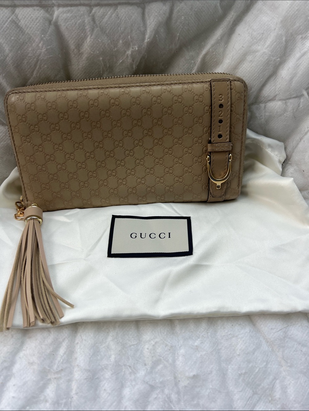 Gucci Light Gray Signature Leather Zip Wallet with Tassel Accent MicrGucciassima